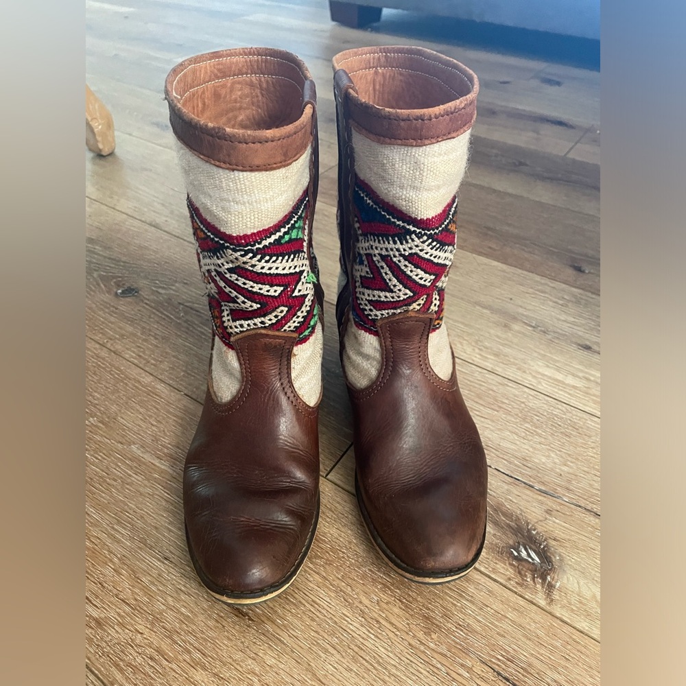 Kilim Moroccan Vibram sole leather and South Western Fabric print boots unbrande